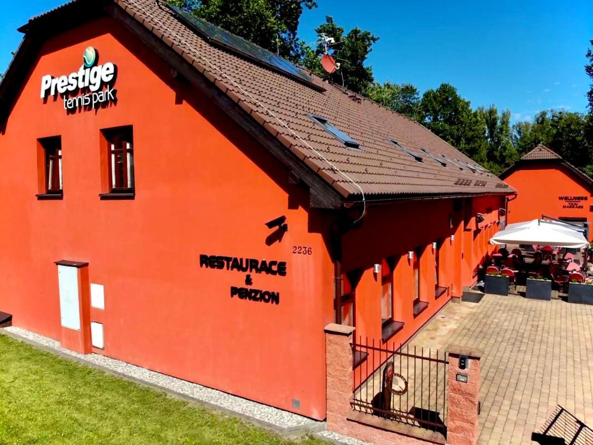 Penzion Prestige Tennis Park Frýdek-Místek Kültér fotó