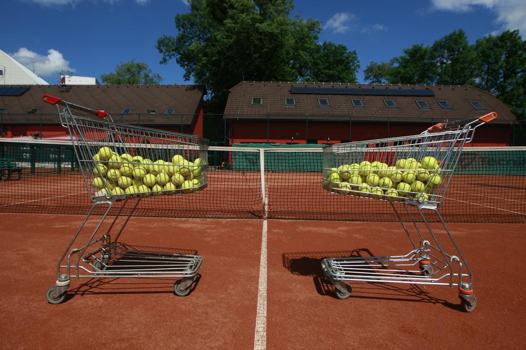 Penzion Prestige Tennis Park Frýdek-Místek Kültér fotó