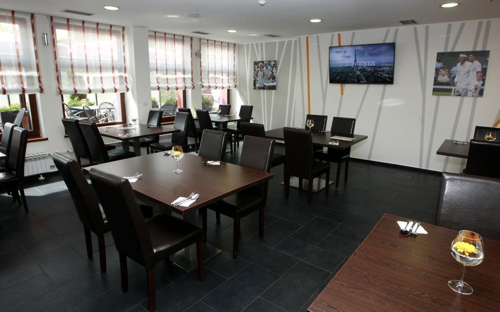 Penzion Prestige Tennis Park Frýdek-Místek Kültér fotó